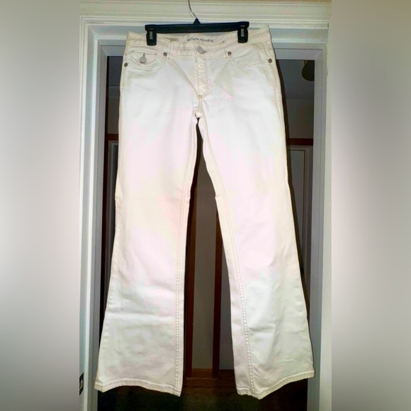 Banana Republic White Flared boot cut Jeans. Size 10 Sum-06 NWOT - Picture 1 of 12